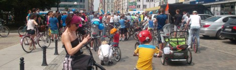 Calle con ciclistas