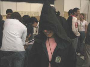 Foto con túnica de los libros de Harry Potter