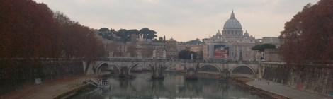 Vista de la catedral de San Pietro, desde un puente