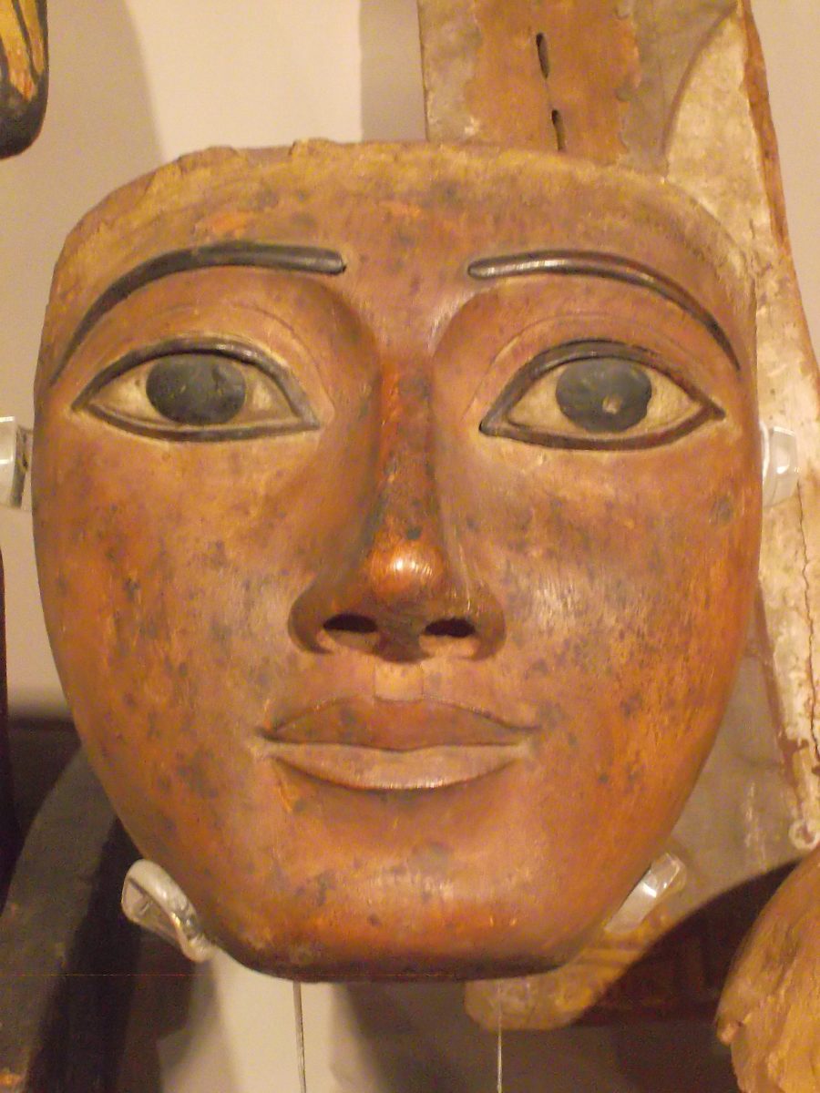 Rostro de hombre o mujer en museo