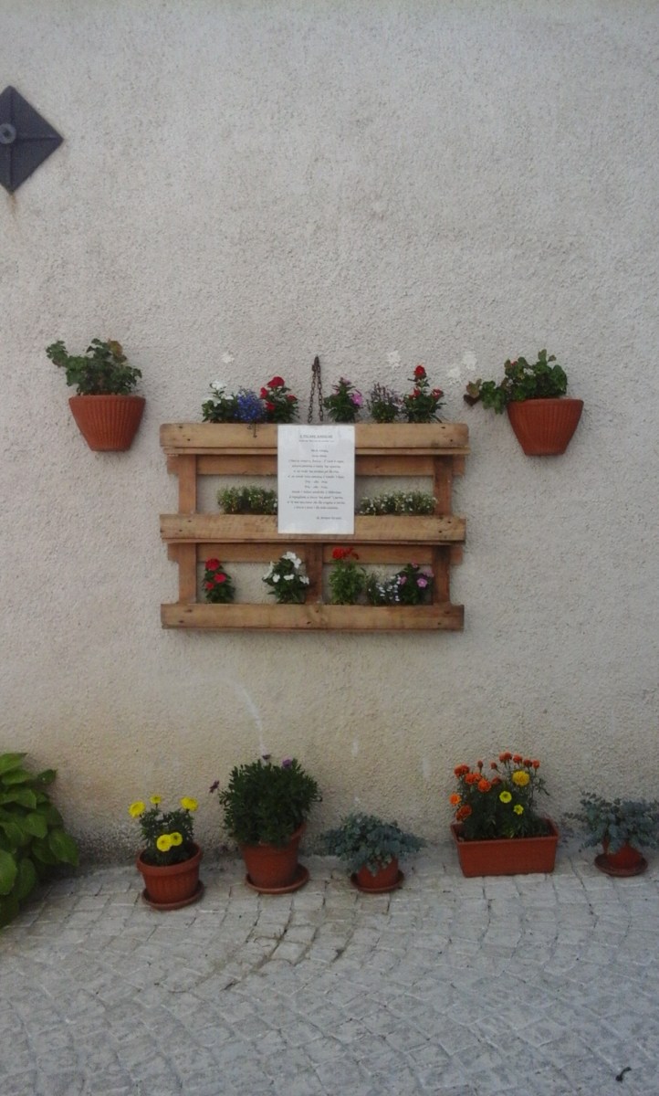 Detalle de calle en Opi, con materas