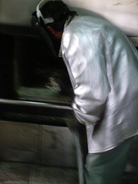 Uno de los trabajadores de los hornos crematorios