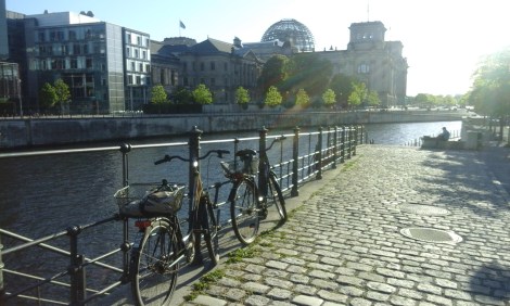 Río y bicicletas, en Berlín
