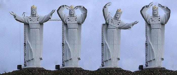 Estatua de Jesús haciendo las poses de YMCA